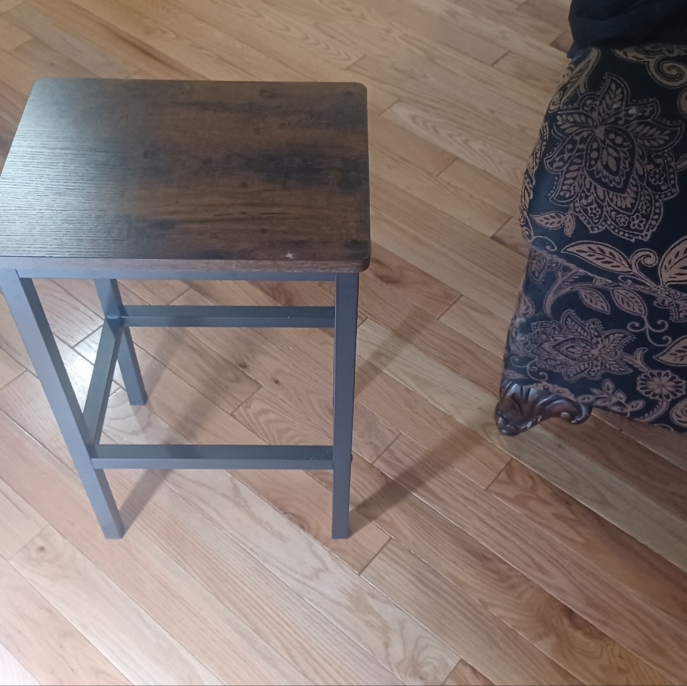 End table - Picture 2 of 2